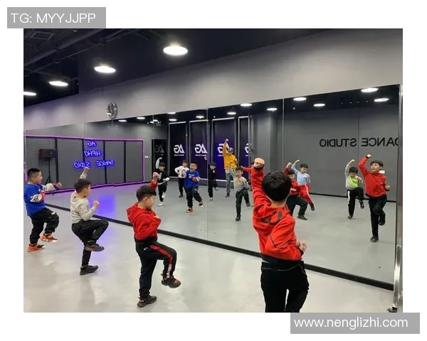 全国街舞大赛点评武汉极限运动队展现灵活性与创意的精彩表现